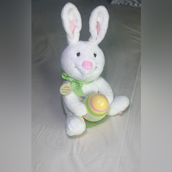 Hallmark Rockin Rabbit Easter bunny musical animated spring chick plush - Picture 3 of 4